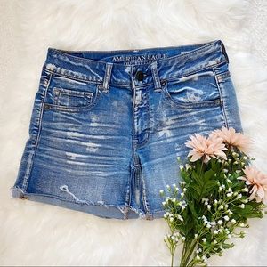 🌿American Eagle Mid-rise, Light-wash Shorts🌿